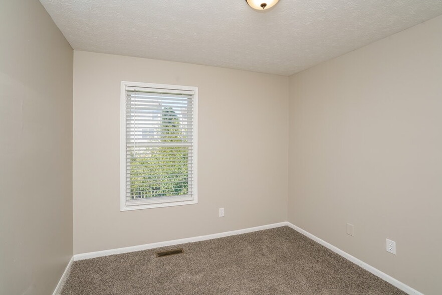 Building Photo - 5215 Oldshire Rd