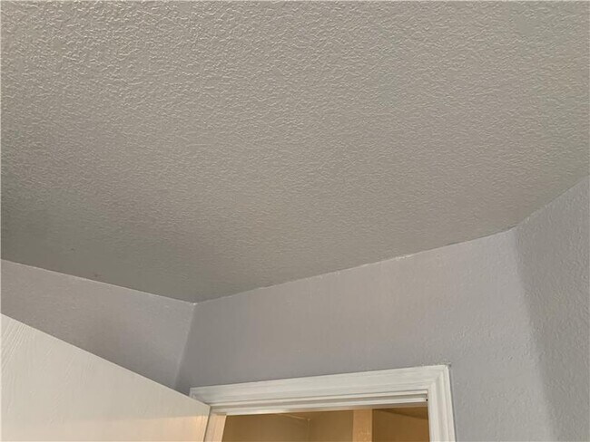 Building Photo - 2807 Cantabrian Dr