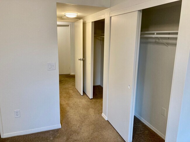 Building Photo - Tierrasanta 4 Bedroom 3 Bath