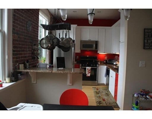 Building Photo - 48 Inman St