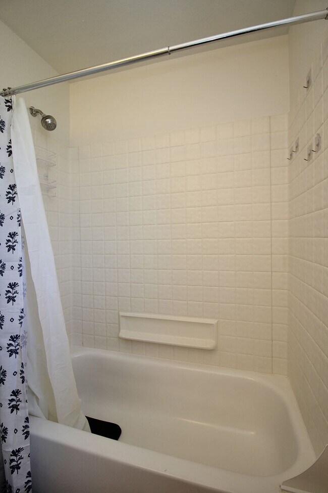 Building Photo - Super Charming FULLY FURNISHED 1 Bedroom M...