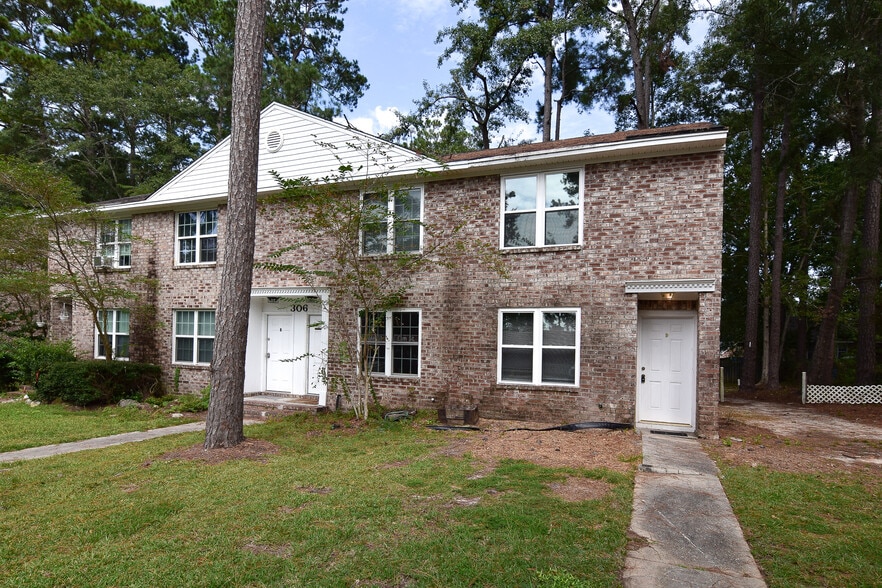 Primary Photo - 306 Crestview Dr
