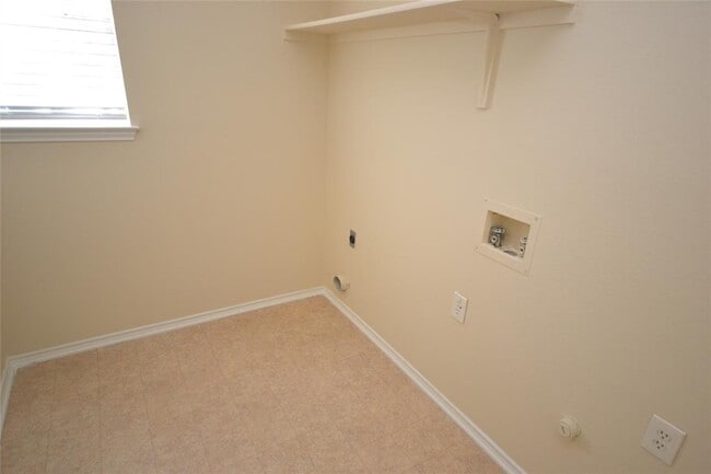 Building Photo - 718 Meadow View Dr