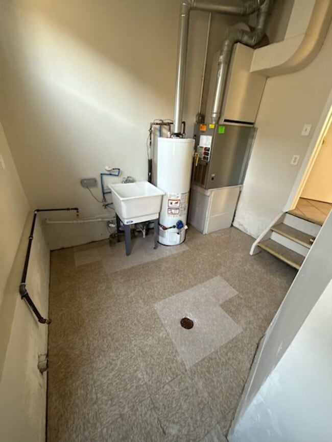 Building Photo - Come see your new home!