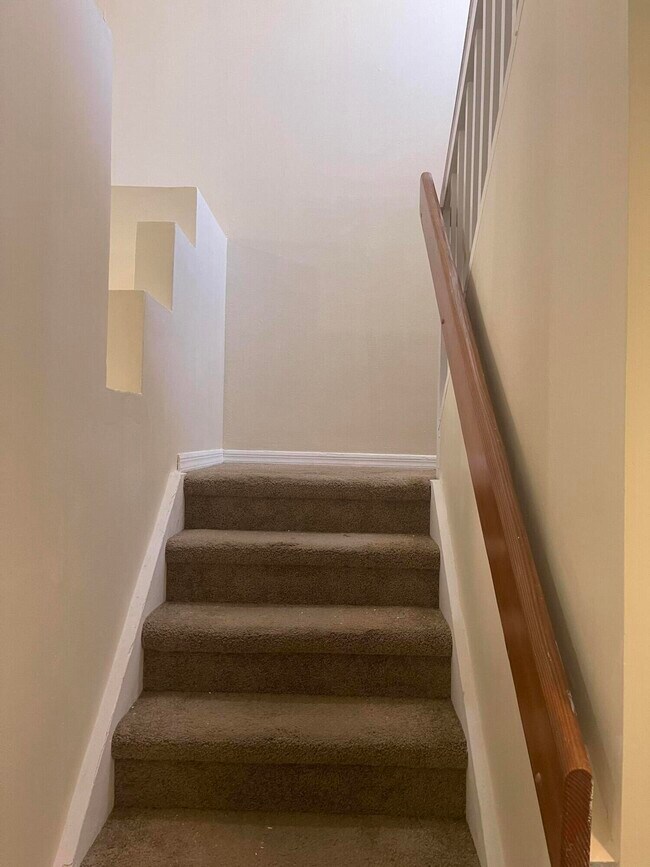 Building Photo - 3203 Glenmoor Dr