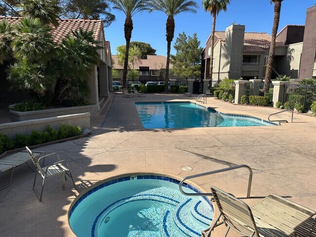 Building Photo - SW!! 2 Bedroom Condo!! 1st Floor!! Newly r...