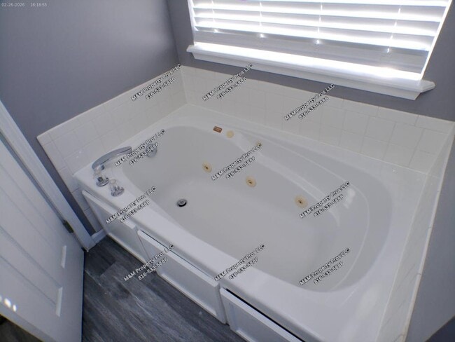 Building Photo - 7024 N Winchester Ave