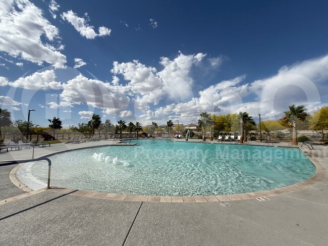 Building Photo - 8923 W Solano Dr