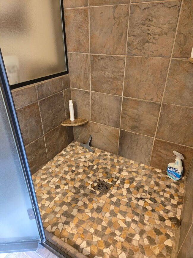 Building Photo - Wedgewood Villas ***ALL UTILITIES INCLUDED***