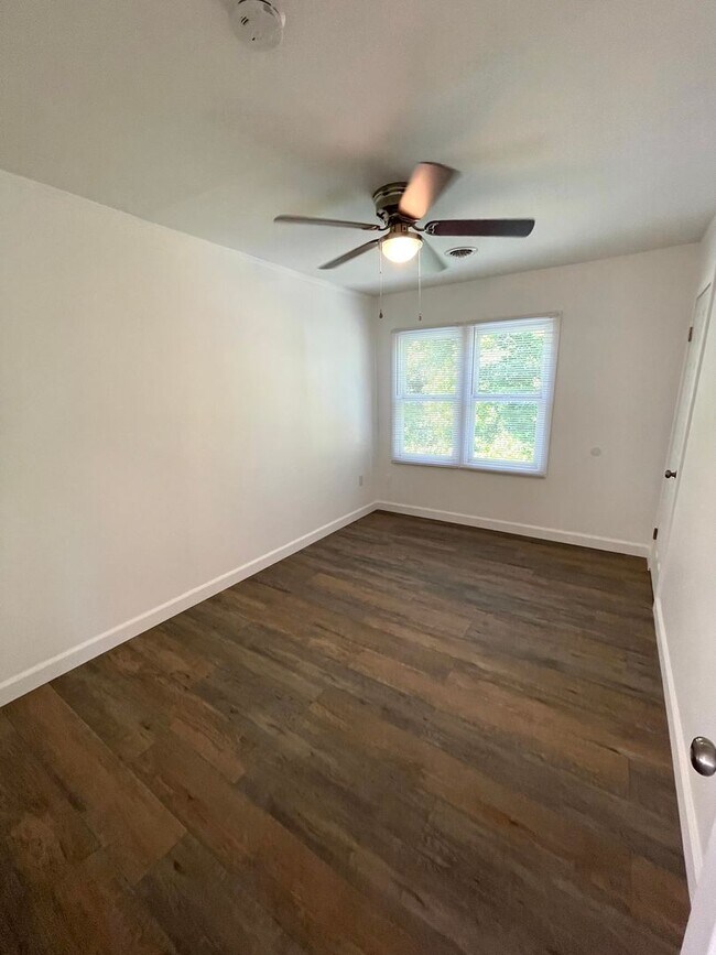 Building Photo - Completely Remodeled Three Bedroom One Bath in Richland - Move in Ready!!