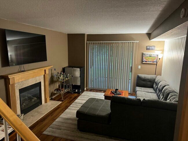 Building Photo - 5248 Beachside Dr