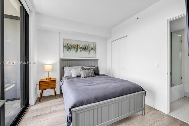 Building Photo - 121 NE 34th St