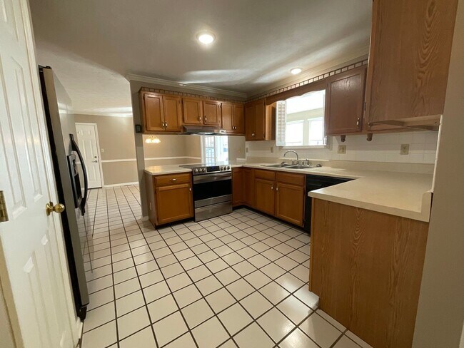 Building Photo - Greenback 37742 - 3 bedroom, 3.5 bath home with bonus room/possible 4th bedroom - Call Terri Kerr...