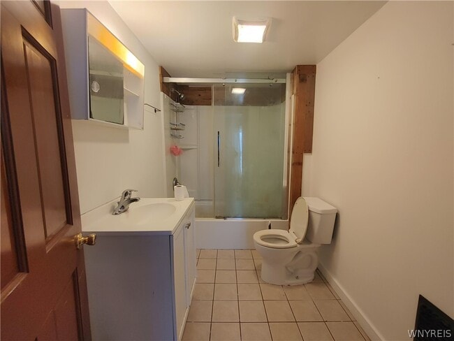 Building Photo - 770 Lake Rd