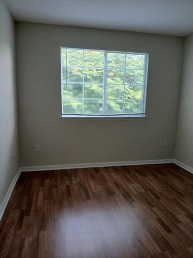 Building Photo - 9857 Baywinds Blvd