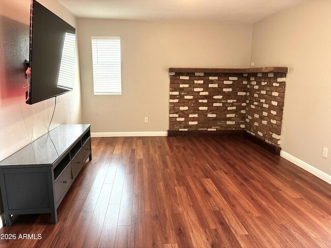 Building Photo - 523 E Malibu Dr