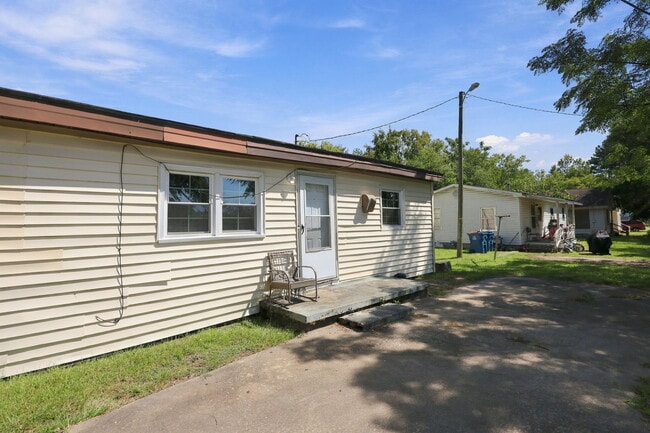 Building Photo - 400 N Magnolia Ave