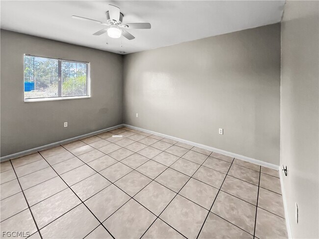 Building Photo - 2704 Owen Ave S