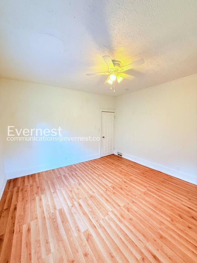 Building Photo - Charming Home with Fenced Yard & Hookups / 3 Beds & 1 Bath / Voucher Accepted / Pets Not Allowed ...