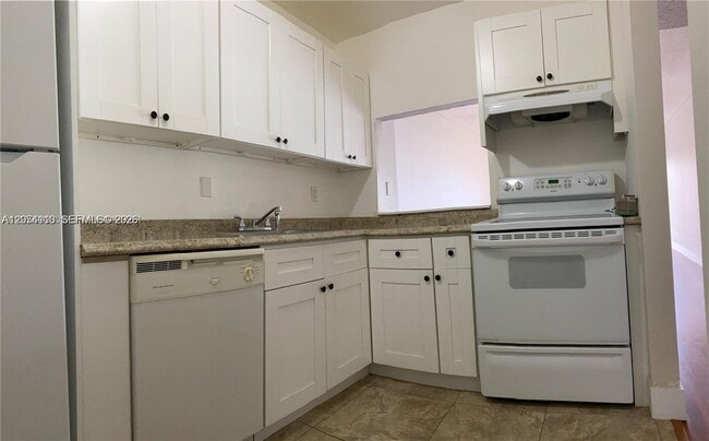 Building Photo - 7900 Camino Cir