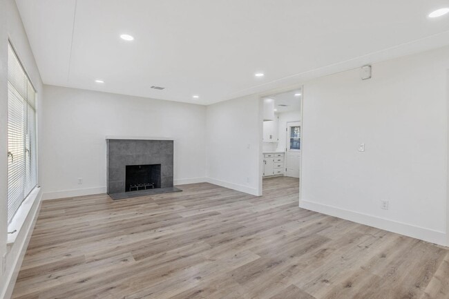 Building Photo - Single family home