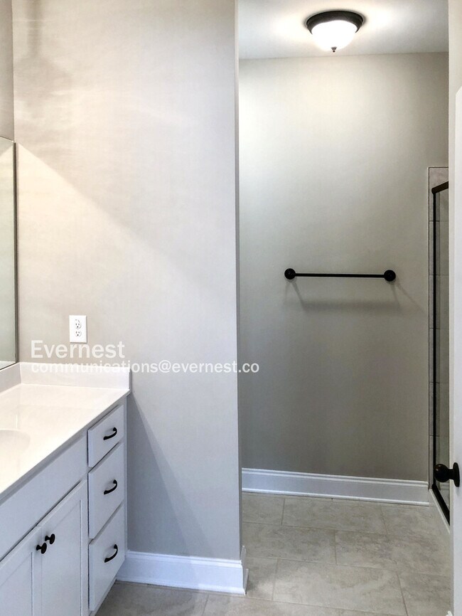 Building Photo - 3870 Valley View Ct