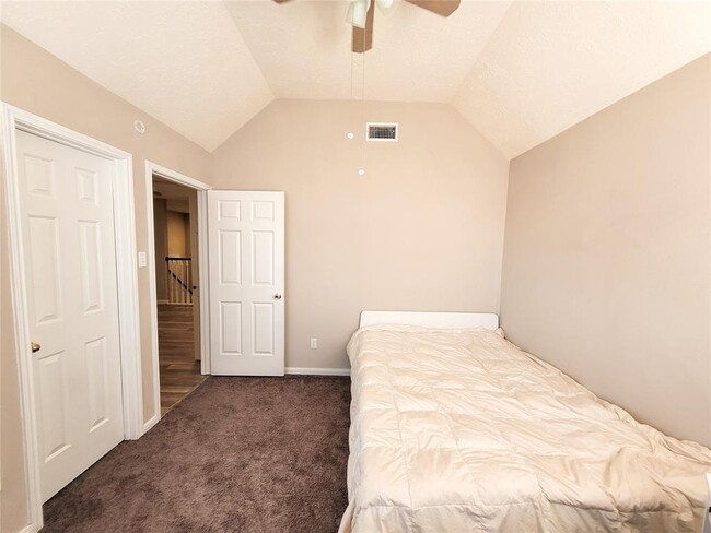 Building Photo - 5211 Aspen Point Dr