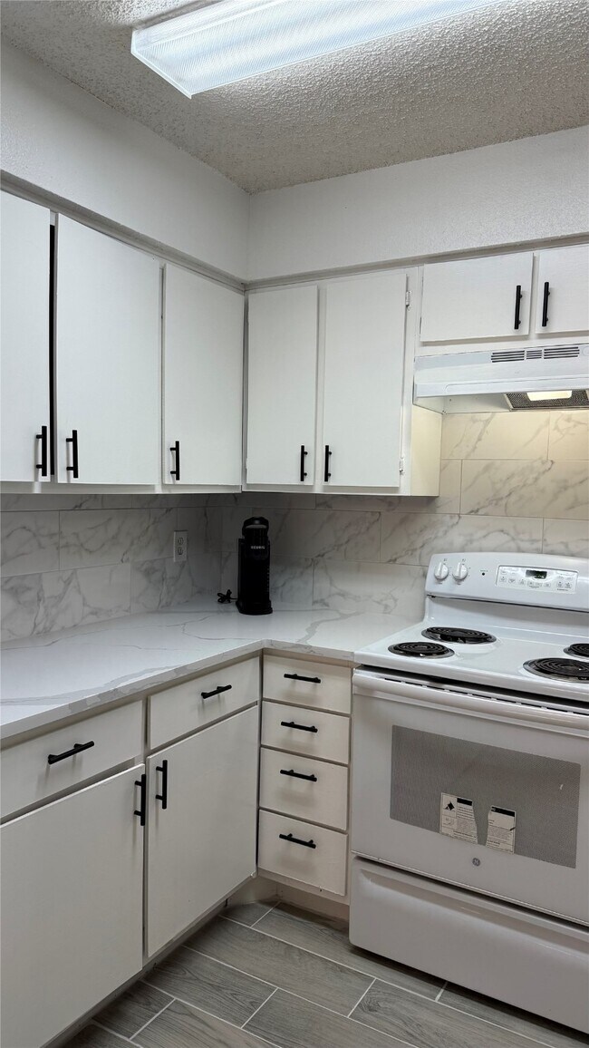 Building Photo - 12922 Wirevine Ln