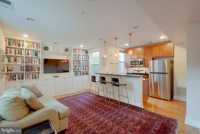 Building Photo - 1352 Longfellow St NW