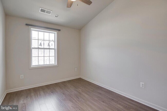 Building Photo - 43005 Paris Gap Square
