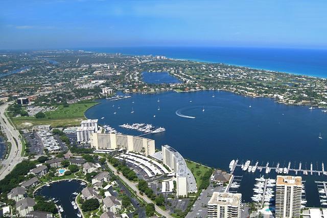 Building Photo - 1045 Lake Shore Dr