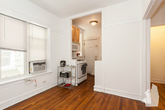 Building Photo - 515 W Deming Pl
