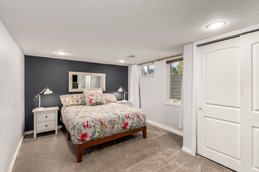 Building Photo - 830 Gray St