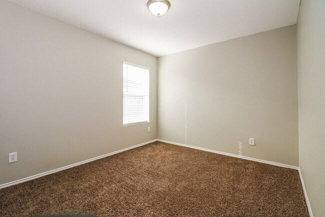 Building Photo - 1815 Northridge Dr