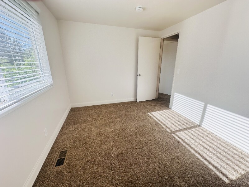 Building Photo - 2107 E 3300 S
