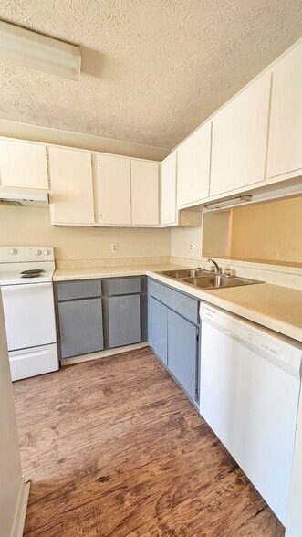 Building Photo - 503 E Graham Pl