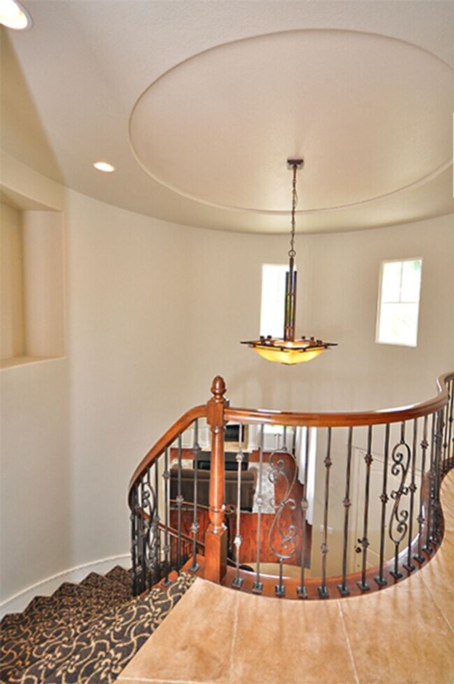 Building Photo - Simply Gorgeous 4+ BR Home with many Amenities!!!