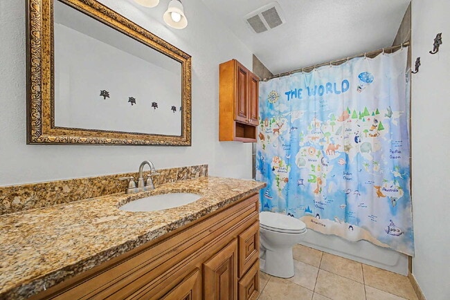 Building Photo - "Spacious 4-Bedroom Oasis with 4 Full Baths in Prime Englewood Location – 3306 Sq. Ft. of Comfort...
