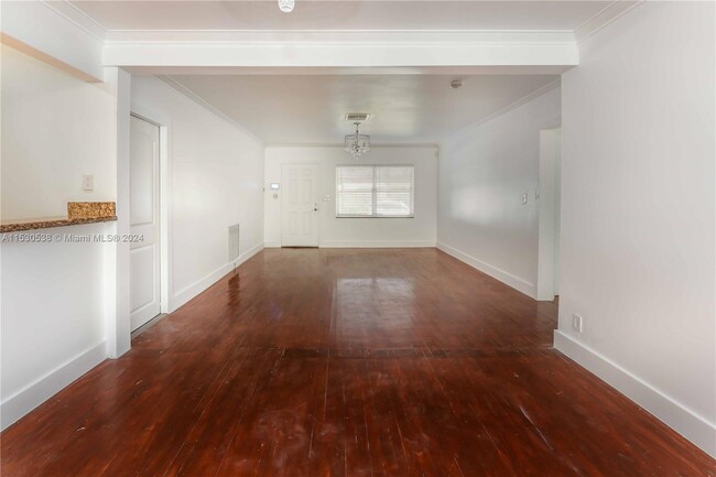 Building Photo - 1404 Plunkett St