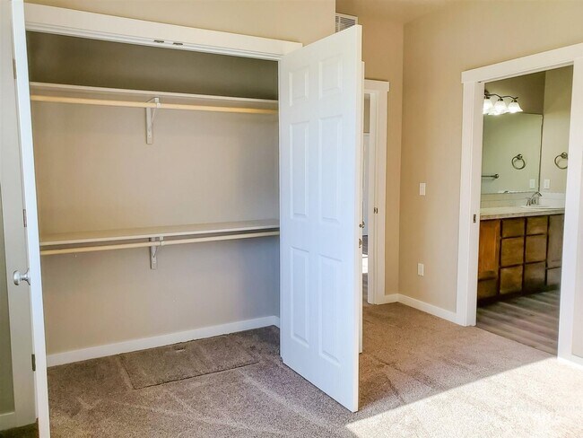 Building Photo - 1011 Pirate Cove Wy