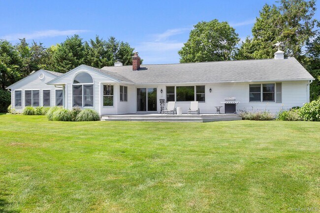 Building Photo - 31 B Club Ln