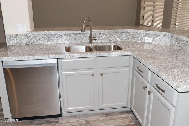 Building Photo - 6760 W Monona Dr