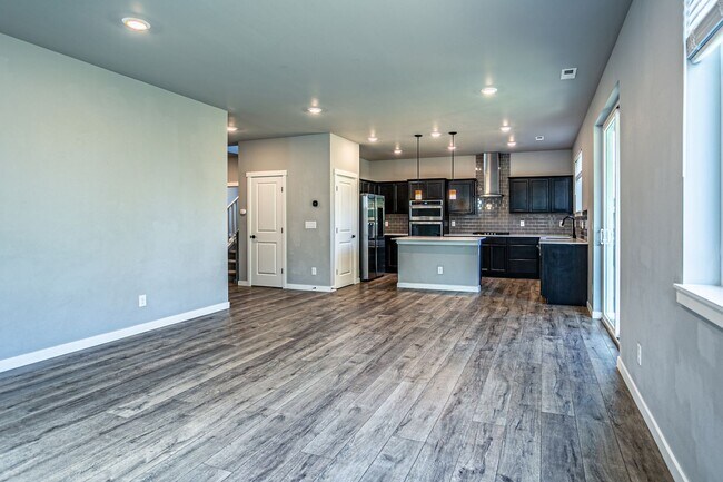 Building Photo - Spacious 4 bed home in Cascade Vista Commu...