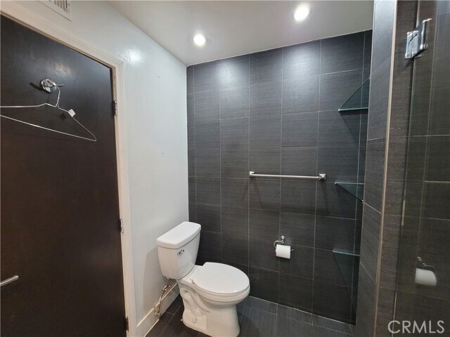 Building Photo - 450 N Oakhurst Dr