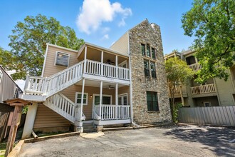 Building Photo - FABULOUS walkable/bikeable 3BR with parking in Hyde Park