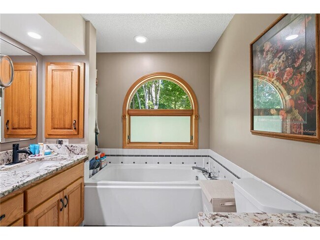 Building Photo - 14372 Heather Ridge Dr