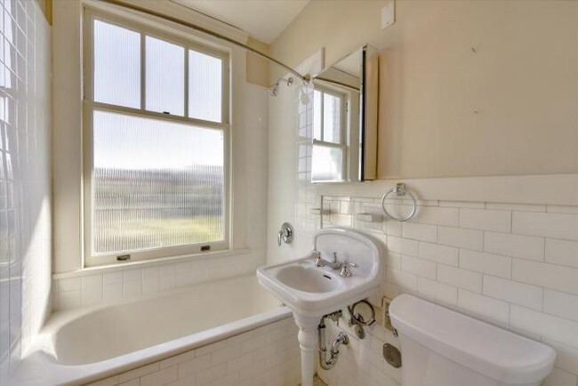 Building Photo - 4 bedroom in San Francisco CA 94118