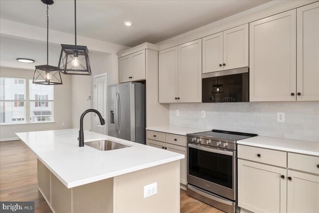 Building Photo - 210 Monteith Dr