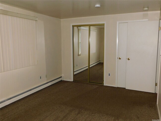 Building Photo - 11 Rensselaer Dr