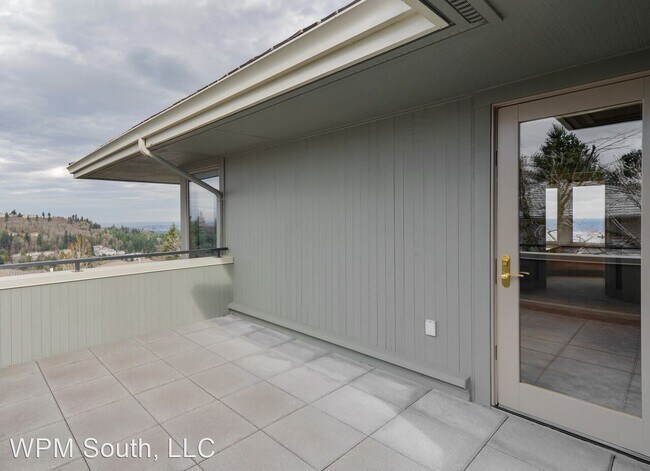 Building Photo - 3 br, 2.5 bath House - 16862 SE 59th St